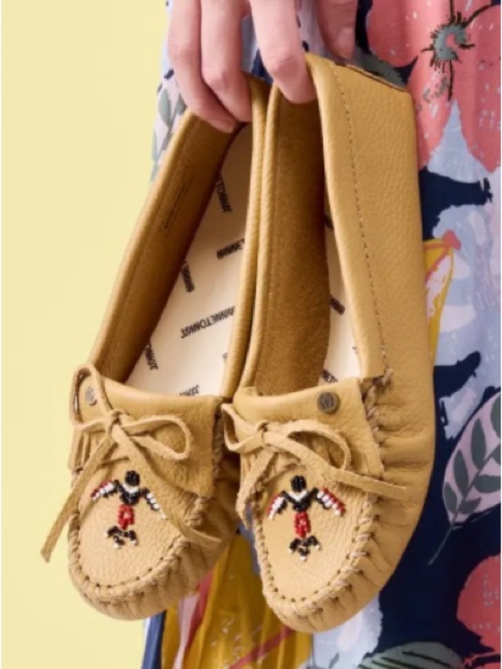 EUC Minnetonka Thunderbird Animikii Hardsole Moccasins Natural Leather Size 9